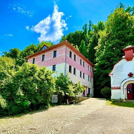Haraburdi Recyclart Hotel Kostelec nad Orlicí Exteriör bild