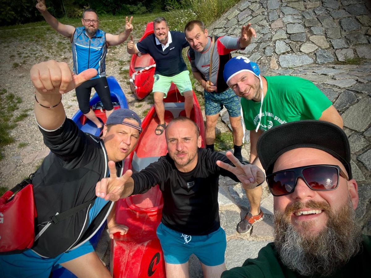 Haraburdi Recyclart Hotel Kostelec nad Orlicí Exteriör bild